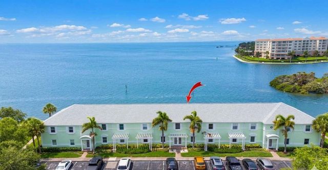 5282 BEACH DRIVE SE APT D, St Petersburg, FL 33705