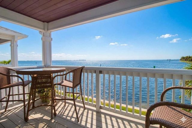 5282 BEACH DRIVE SE APT D, St Petersburg, FL 33705