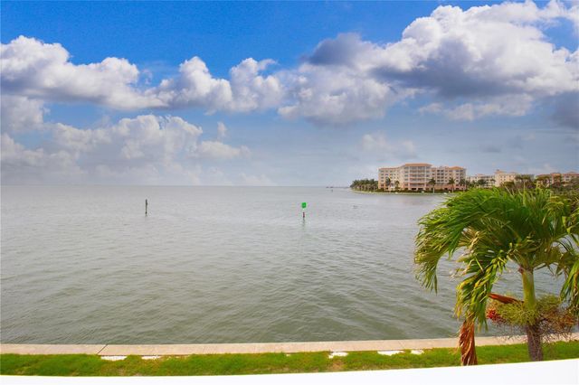 5282 BEACH DRIVE SE APT D, St Petersburg, FL 33705