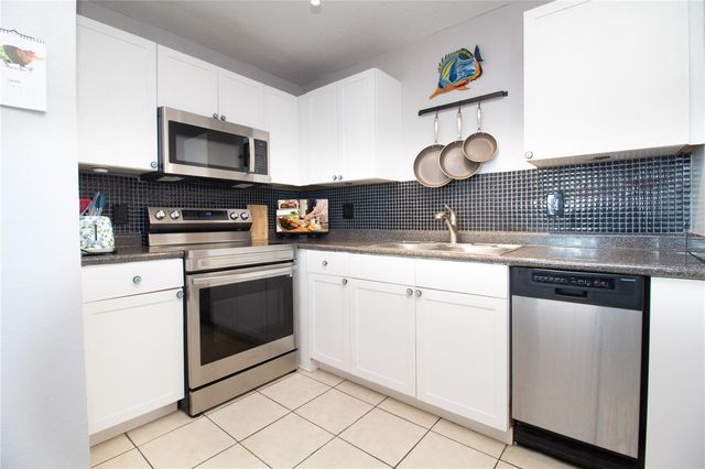 5282 BEACH DRIVE SE APT D, St Petersburg, FL 33705