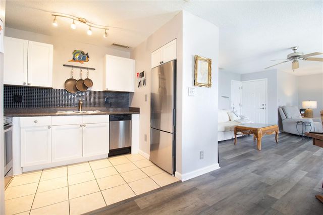 5282 BEACH DRIVE SE APT D, St Petersburg, FL 33705