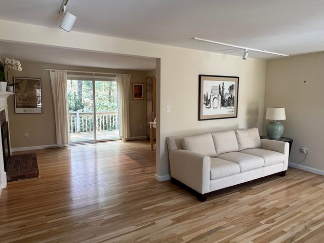 19 Marrick Court, Centerville, MA 02632