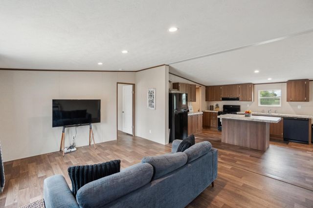 989 Ferguson LOOP, Dale, TX 78616