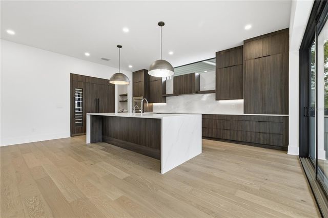 904 W FRIBLEY STREET, Tampa, FL 33603