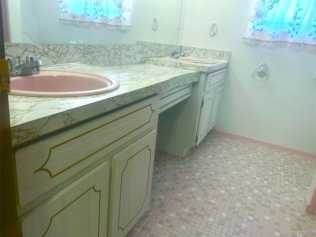 13605 Ascot Drive, Sterling Heights, MI 48312