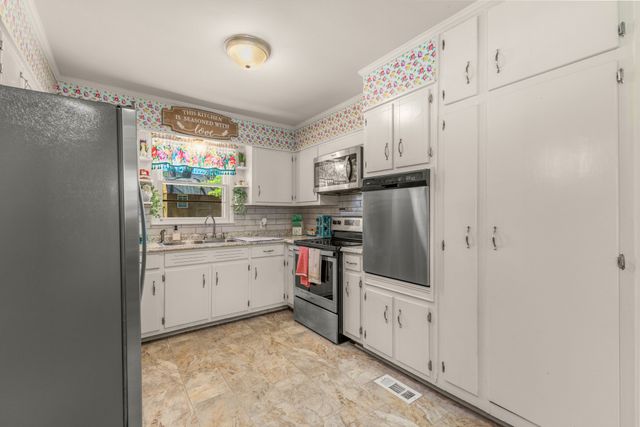 303 Moss Dr, Mcminnville, TN 37110