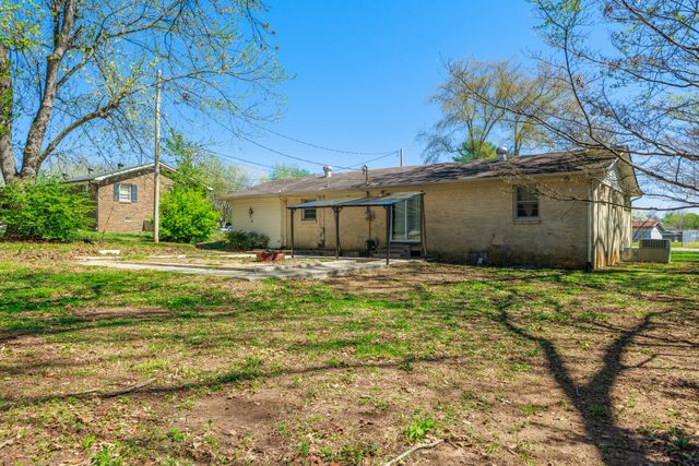303 Moss Dr, Mcminnville, TN 37110