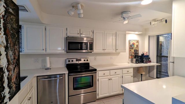 5124 N 31st Place Unit 517, Phoenix, AZ 85016