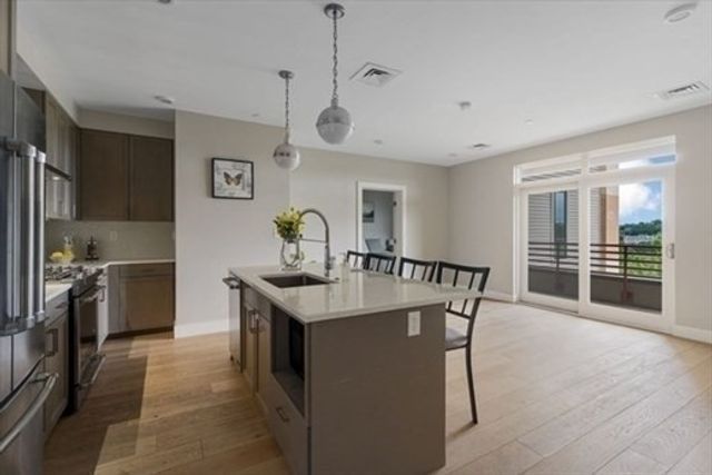 1650 Commonweath Ave 505, Boston, MA 02135
