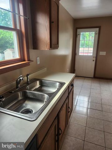 229 CENTRAL AVE, Hatboro, PA 19040