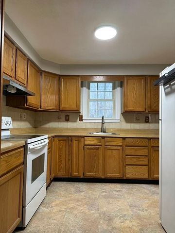 8 Sunrise Ave, Billerica, MA 01821