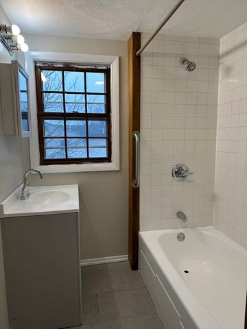 8 Sunrise Ave, Billerica, MA 01821