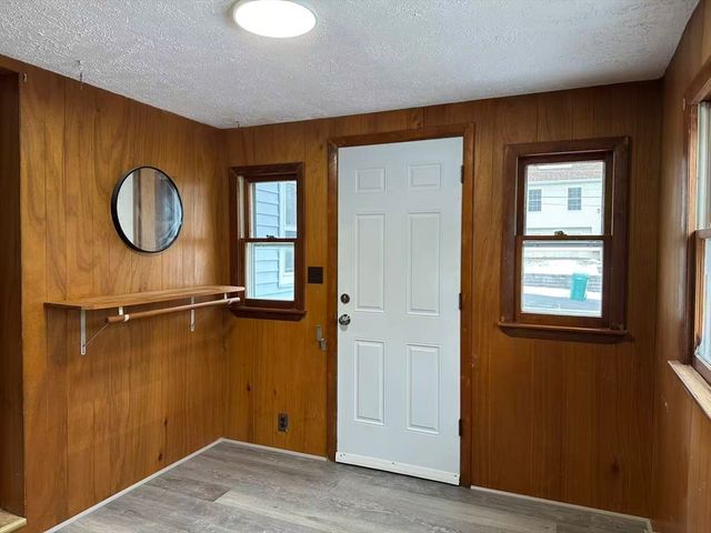 8 Sunrise Ave, Billerica, MA 01821