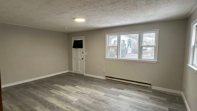 8 Sunrise Ave, Billerica, MA 01821