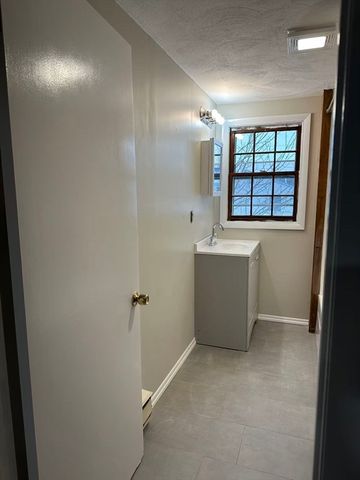 8 Sunrise Ave, Billerica, MA 01821