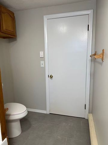 8 Sunrise Ave, Billerica, MA 01821