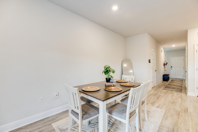 1004 Mclaren Circle, Fort Walton Beach, FL 32547