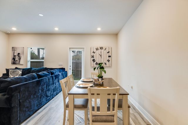 1004 Mclaren Circle, Fort Walton Beach, FL 32547