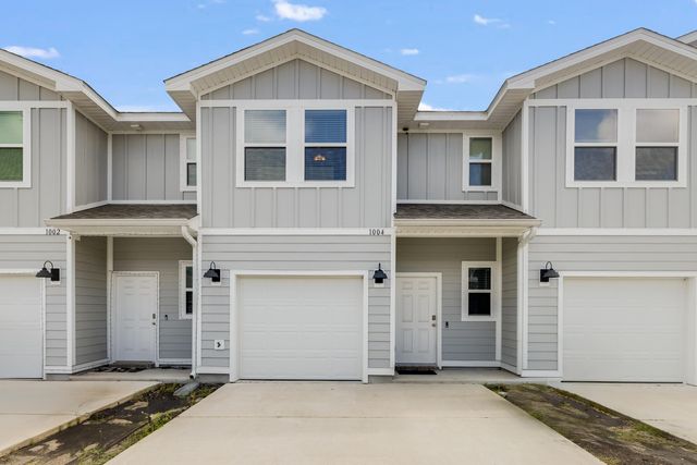 1004 Mclaren Circle, Fort Walton Beach, FL 32547
