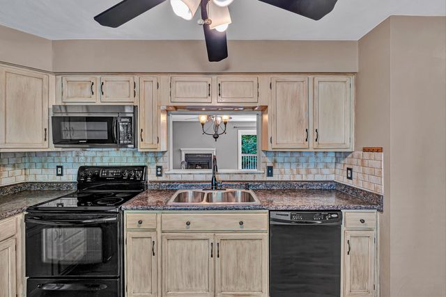 3445 Londonderry CT, Roanoke, VA 24018