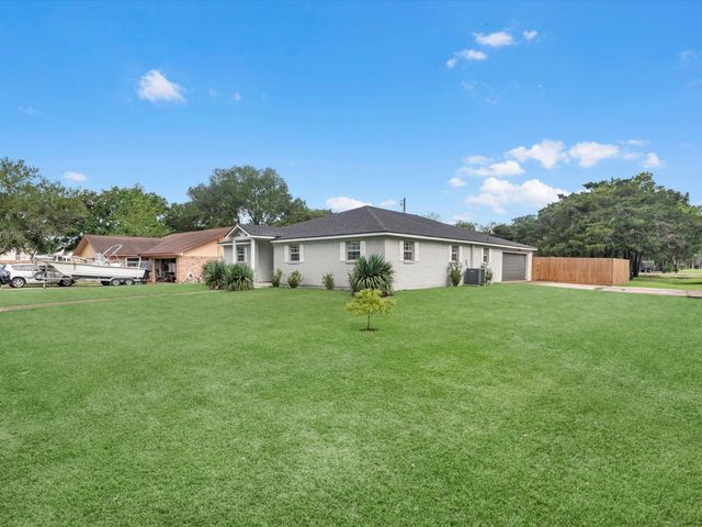904 Kimmons Drive, Alvin, TX 77511