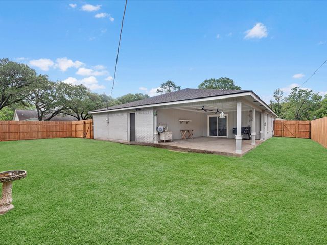 904 Kimmons Drive, Alvin, TX 77511