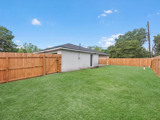 904 Kimmons Drive, Alvin, TX 77511