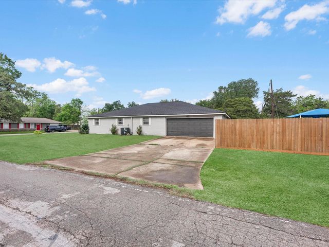 904 Kimmons Drive, Alvin, TX 77511