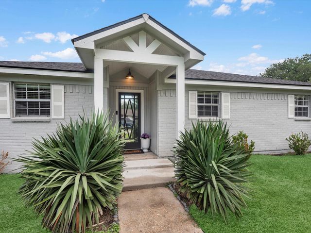 904 Kimmons Drive, Alvin, TX 77511