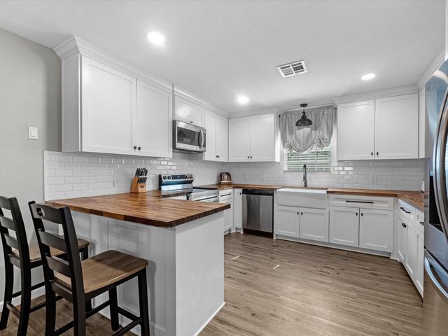 904 Kimmons Drive, Alvin, TX 77511