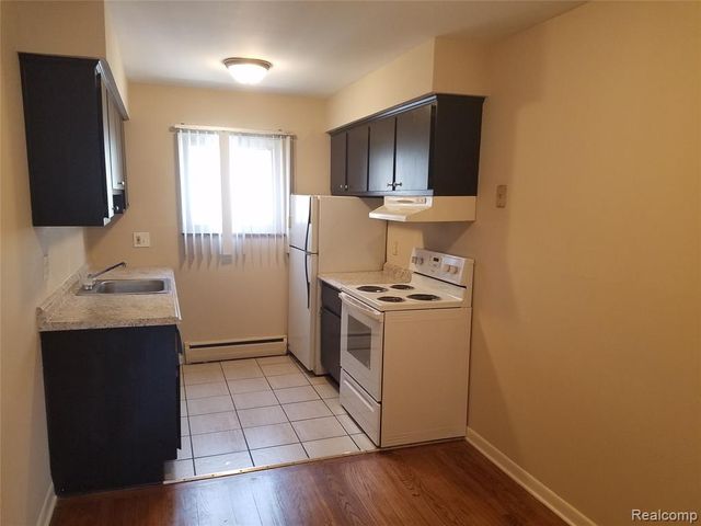 1471 W Nine Mile Road 10, Ferndale, MI 48220