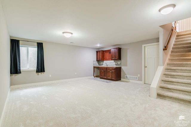 4713 Plumthicket Drive, Manhattan, KS 66503