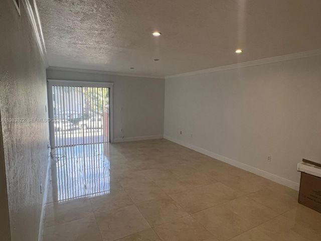 1900 W 54th St 119, Hialeah, FL 33012