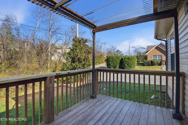 3513 Valley Stream Way, Knoxville, TN 37917