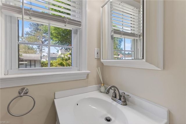 436 Fairfield DR, Chesapeake, VA 23322