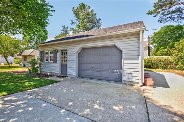436 Fairfield DR, Chesapeake, VA 23322