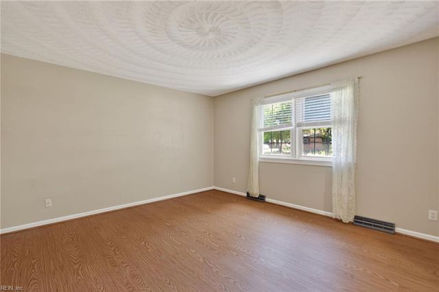436 Fairfield DR, Chesapeake, VA 23322