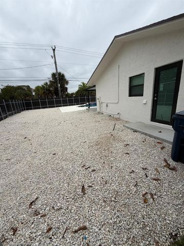 21052 SW 97th Pl, Cutler Bay, FL 33189