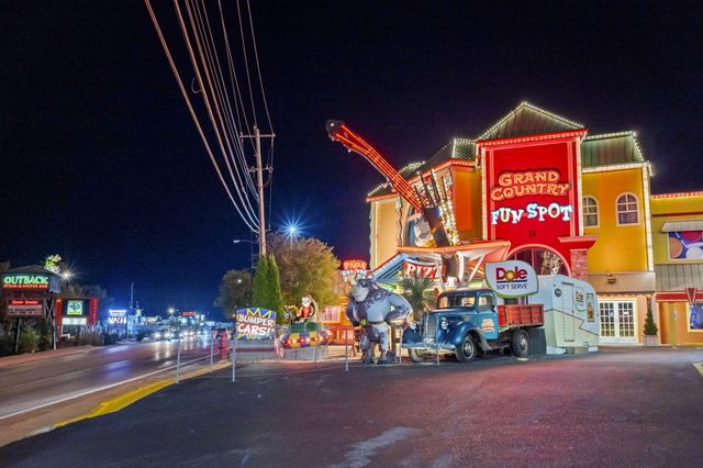 27 Fall Creek Drive 6, Branson, MO 65616