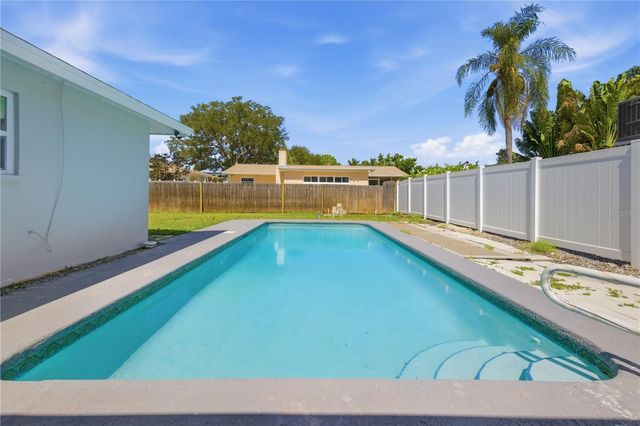 5920 DENVER STREET NE, St Petersburg, FL 33703