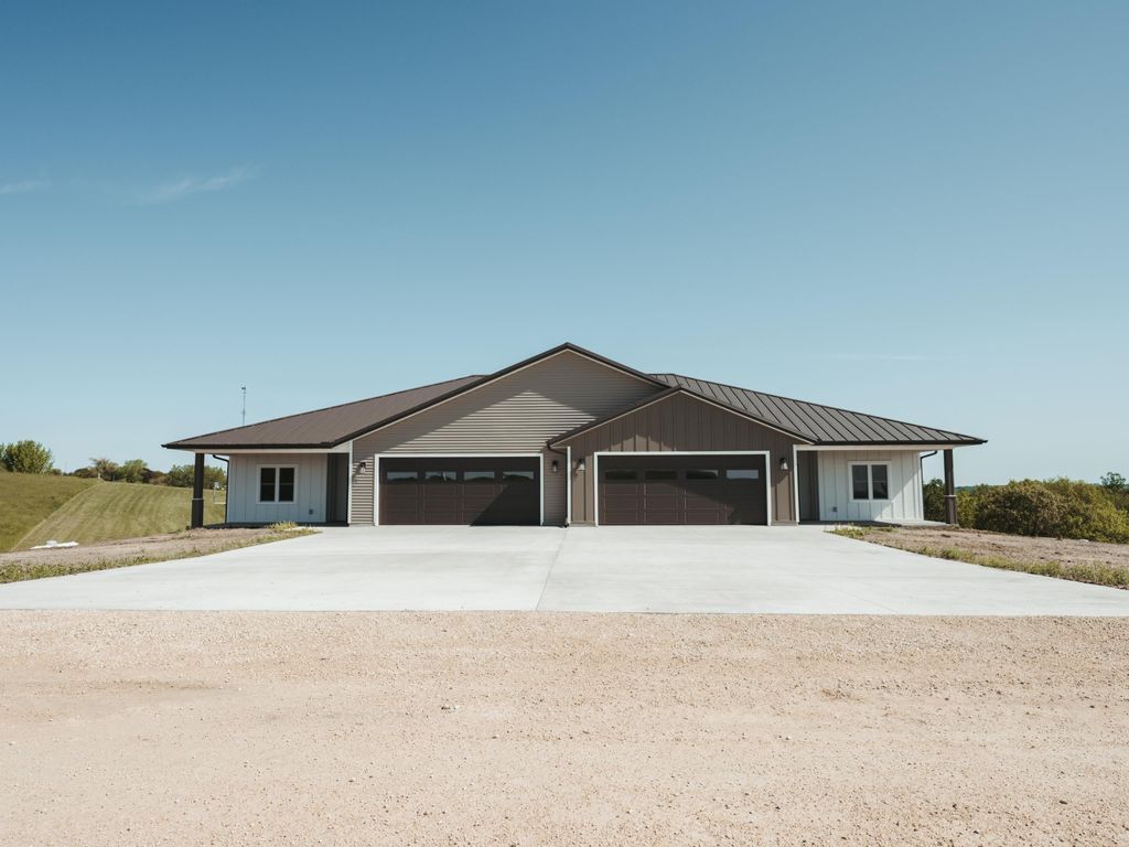 249 Franzen Ridge Road, Elkader, IA 52043