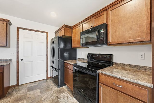 2925 Bryant Boulevard SW, Cedar Rapids, IA 52404