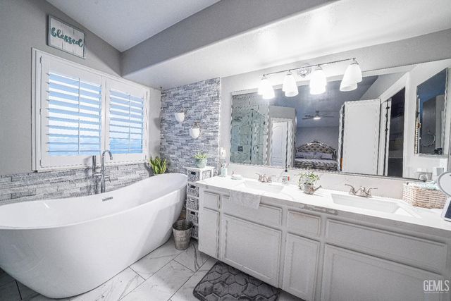 10403 Bay Colony Drive, Bakersfield, CA 93312