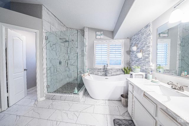 10403 Bay Colony Drive, Bakersfield, CA 93312