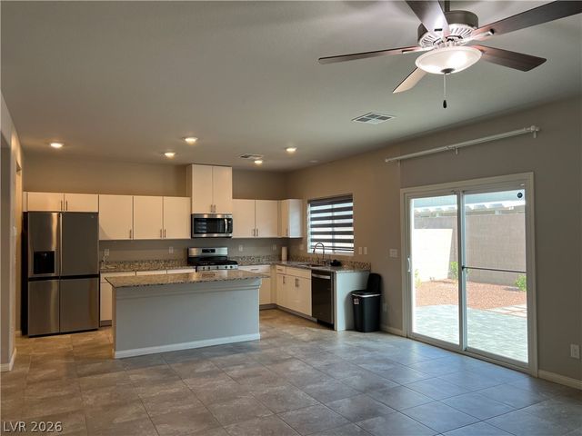 7521 Dragonfruit Avenue, Las Vegas, NV 89113