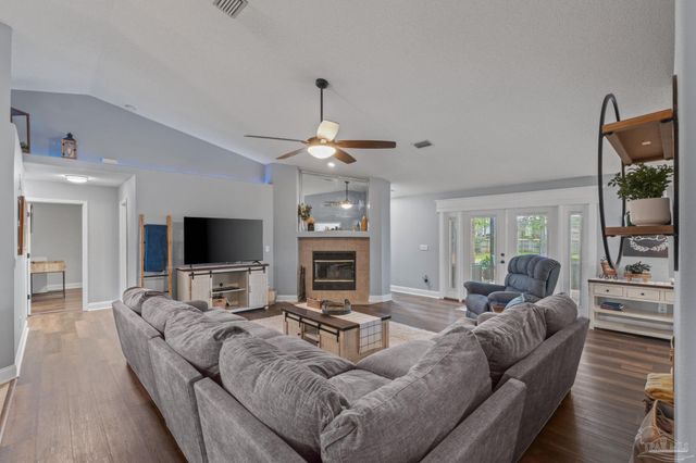 2381 Tumbleweed Dr, Navarre, FL 32566