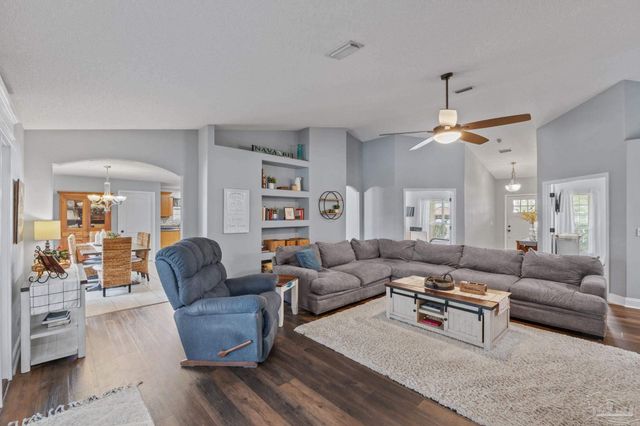 2381 Tumbleweed Dr, Navarre, FL 32566