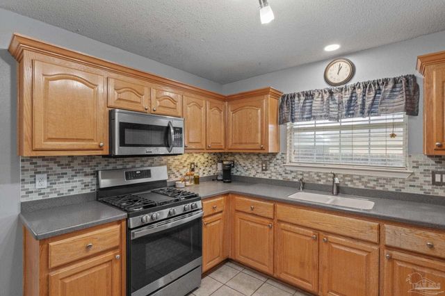 2381 Tumbleweed Dr, Navarre, FL 32566