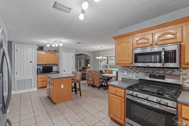 2381 Tumbleweed Dr, Navarre, FL 32566