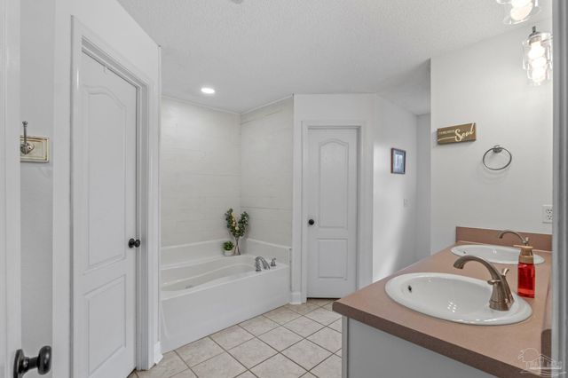 2381 Tumbleweed Dr, Navarre, FL 32566